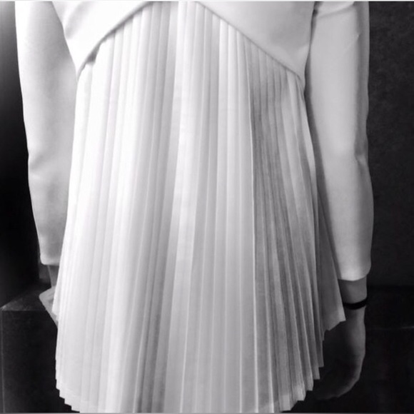 PTP 18” Lululemon Pleat On White/Cream Long Sleeve Top - Picture 3 of 13